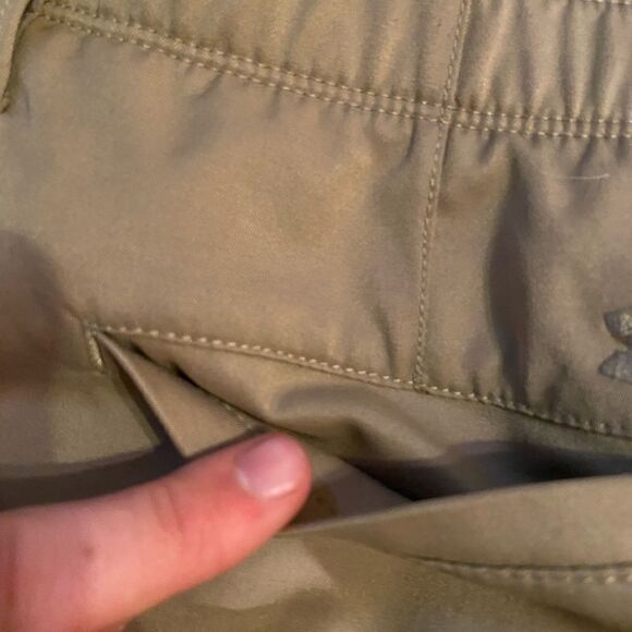 UNDER ARMOUR SIZE 14 TAN SHORTS - Picture 7 of 7